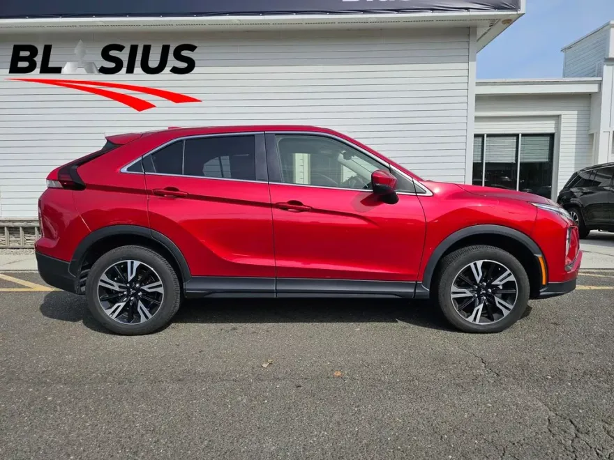 2024 Mitsubishi Eclipse Cross SE photo 1
