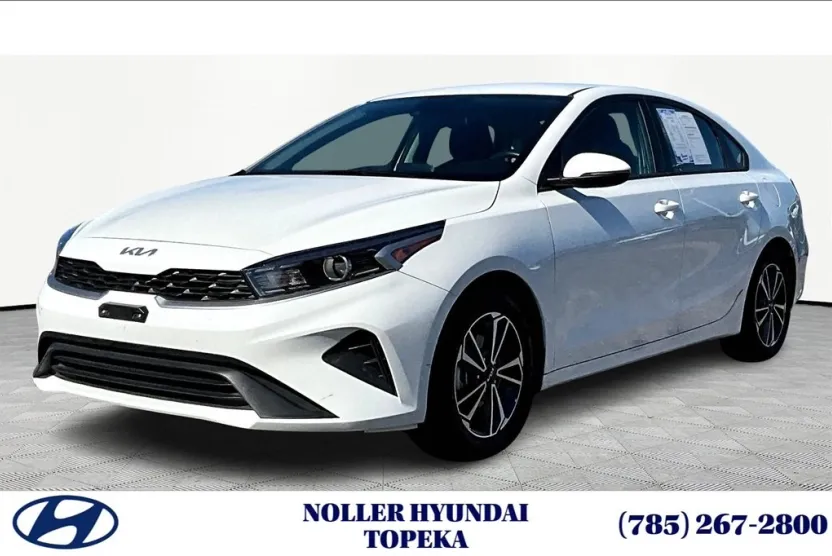 2023 Kia Forte LXS photo 1