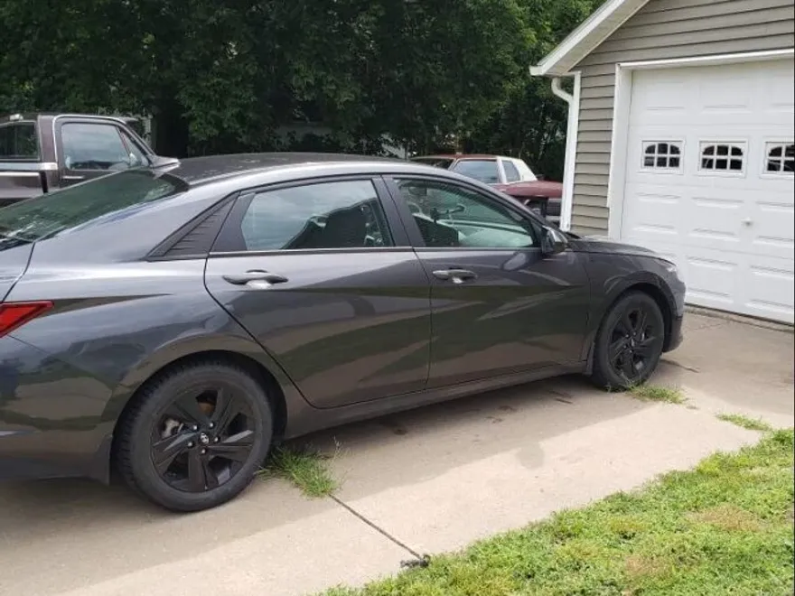 2023 Hyundai Elantra SEL photo 1