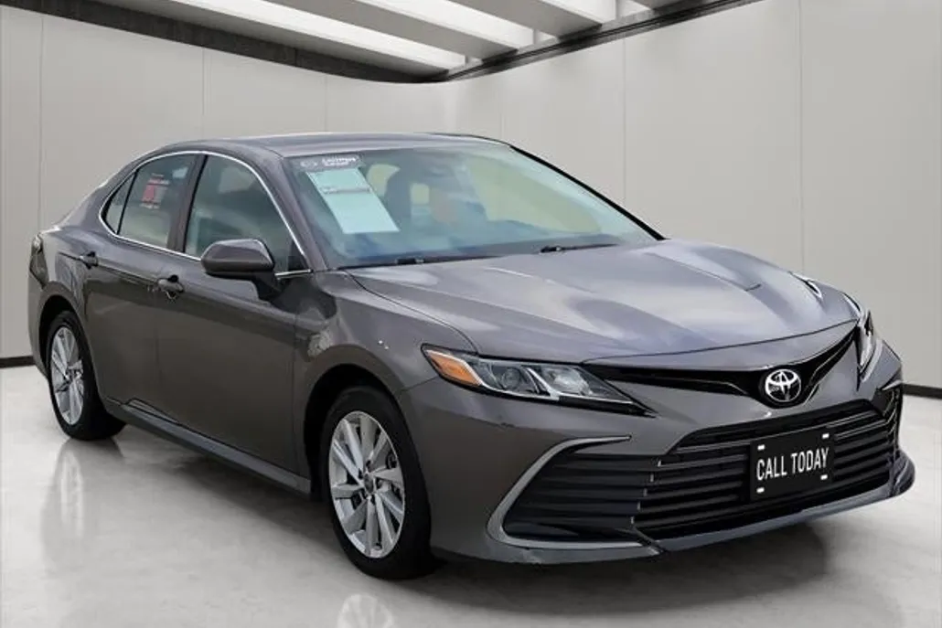 2024 Toyota Camry LE photo 1