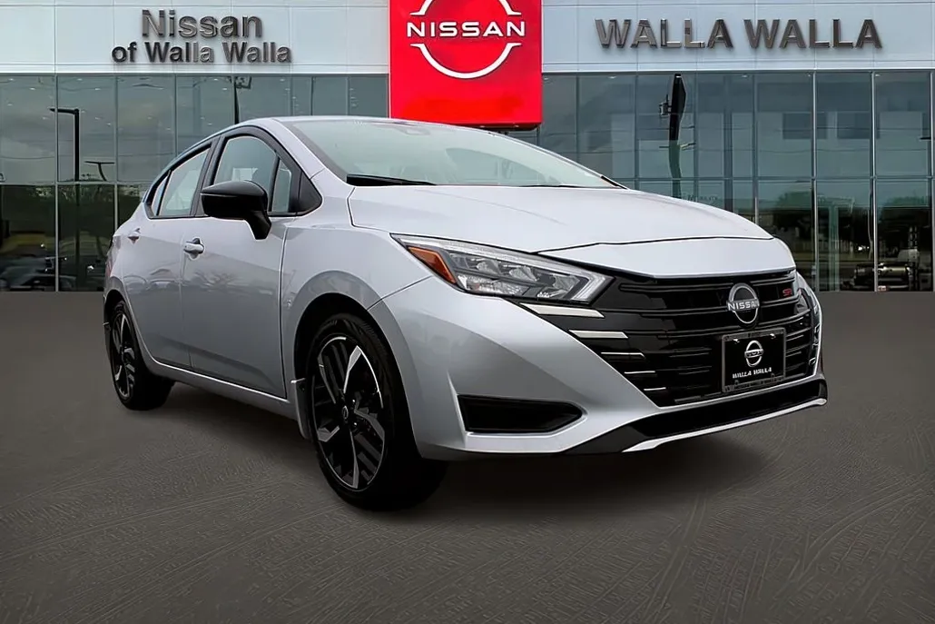 2025 Nissan Versa SR photo 1