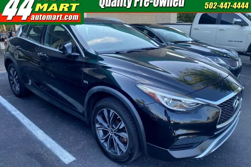 2018 Infiniti QX30 Luxury photo 1