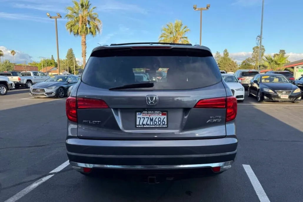 2016 Honda Pilot Elite photo 1