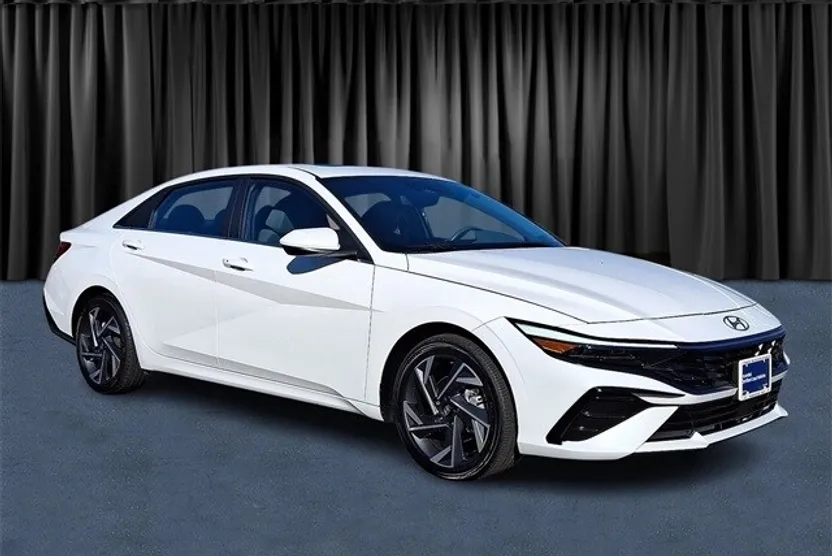 2024 Hyundai Elantra SEL Convenience photo 1