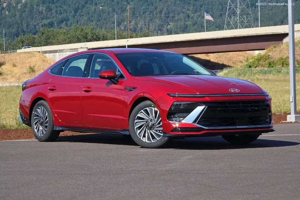 2025 Hyundai Sonata Hybrid SEL photo 1