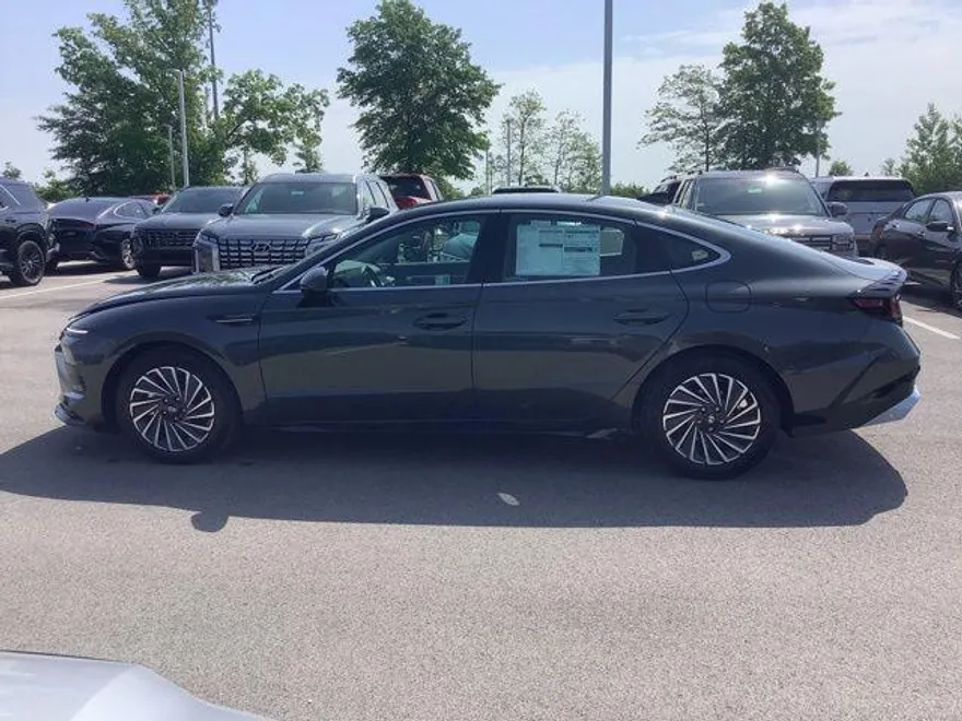 2025 Hyundai Sonata Hybrid SE photo 1