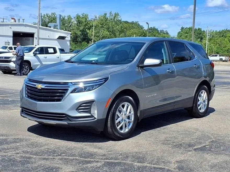 2023 Chevrolet Equinox LT photo 1