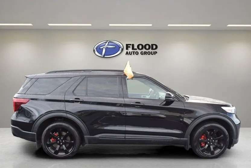 2022 Ford Explorer ST photo 1