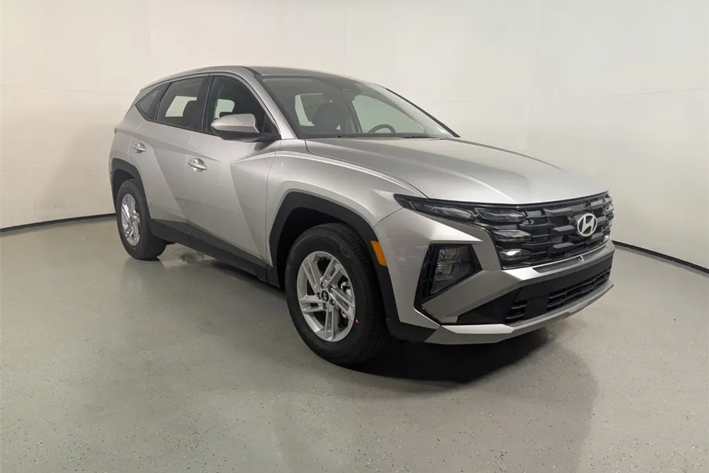 2025 Hyundai Tucson SE photo 1