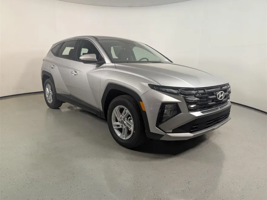 2025 Hyundai Tucson SE photo 1