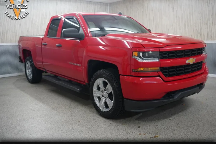 2019 Chevrolet Silverado 1500 Custom photo 1