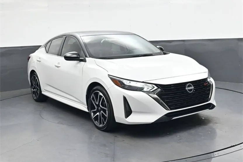 2024 Nissan Sentra SR photo 1