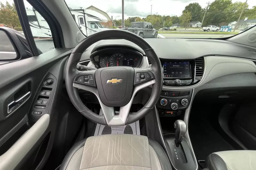 2020 Chevrolet Trax LT photo 1