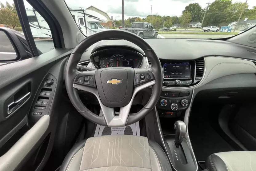 2020 Chevrolet Trax LT photo 1