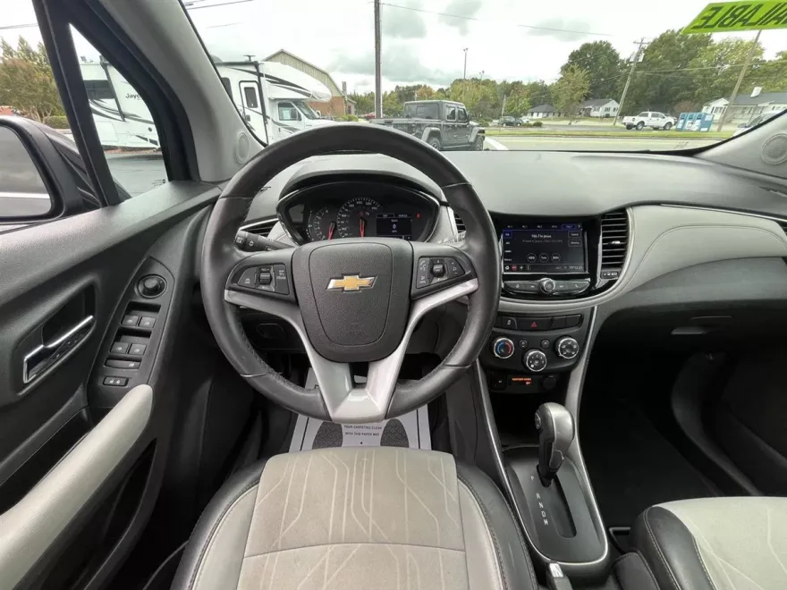 2020 Chevrolet Trax LT photo 1