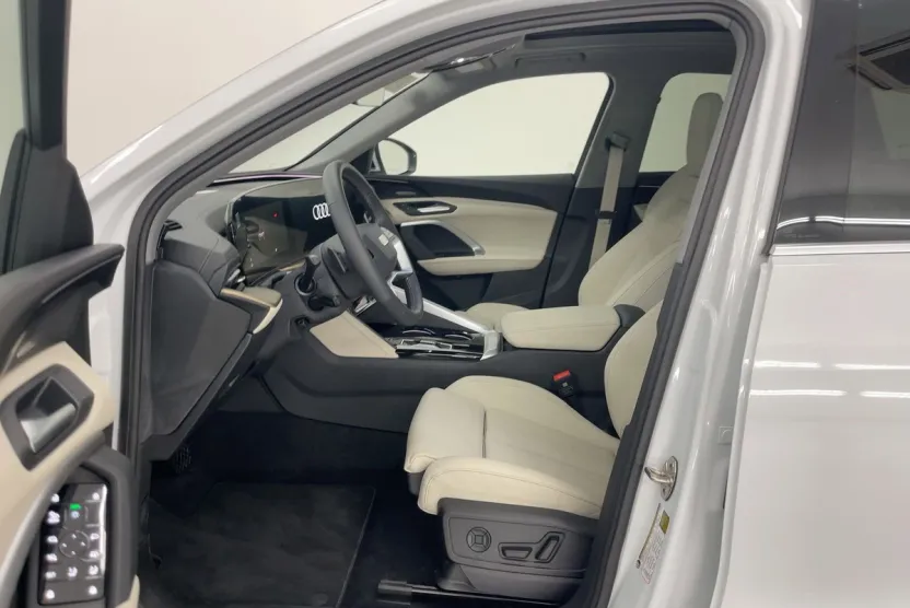 2025 Audi Q5 2.0T Prestige photo 1
