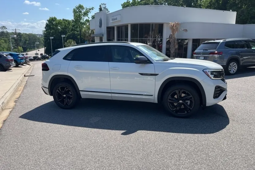 2025 Volkswagen Atlas Cross Sport SEL R-Line photo 1