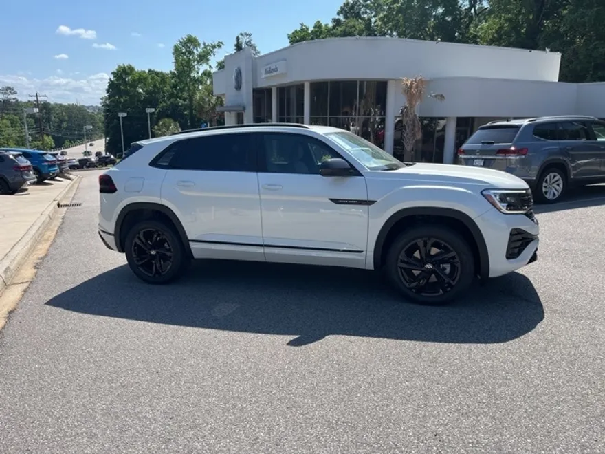 2025 Volkswagen Atlas Cross Sport SEL R-Line photo 1