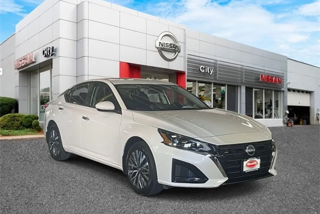 2025 Nissan Altima 2.5 SV photo 1