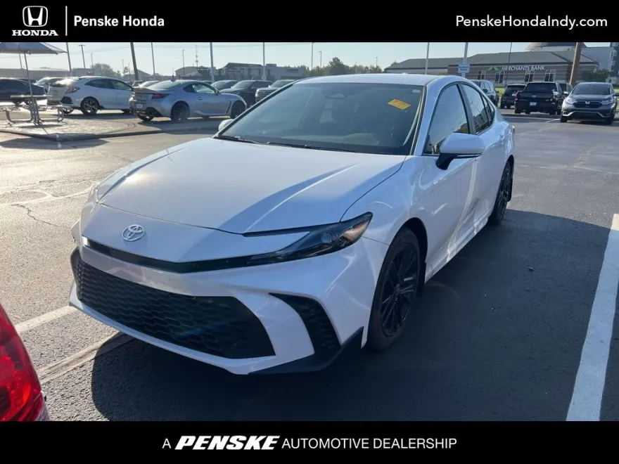 2025 Toyota Camry SE photo 1