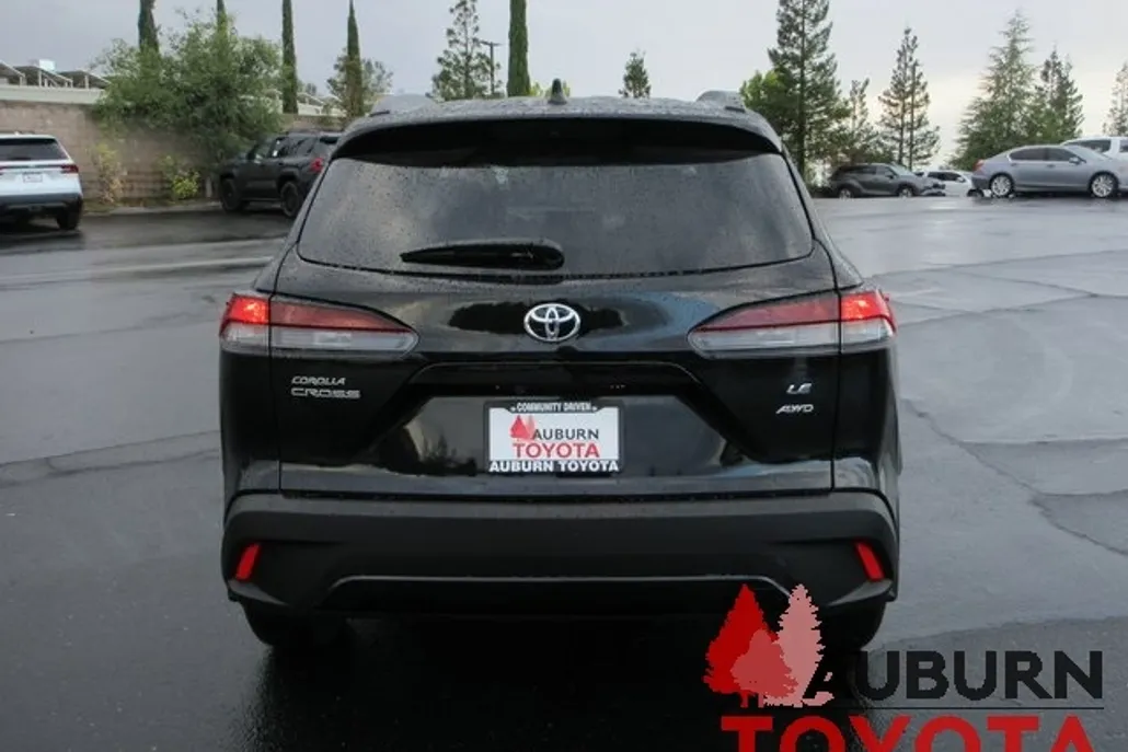 2026 Toyota Corolla Cross LE photo 1