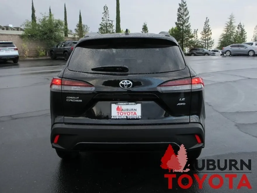 2026 Toyota Corolla Cross LE photo 1