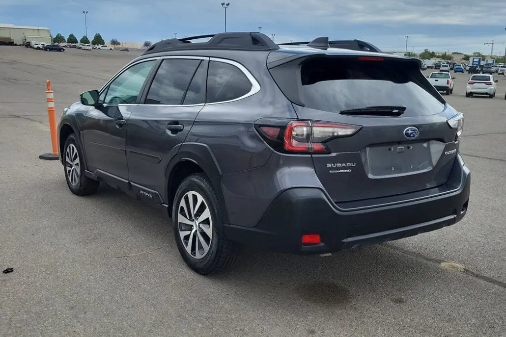 2023 Subaru Outback Premium photo 1