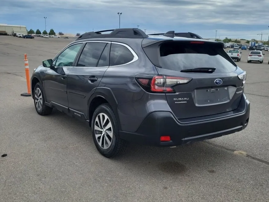 2023 Subaru Outback Premium photo 1