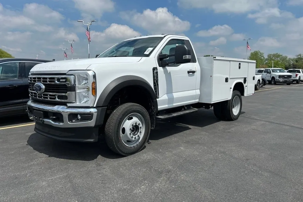 2025 Ford F-450 photo 1