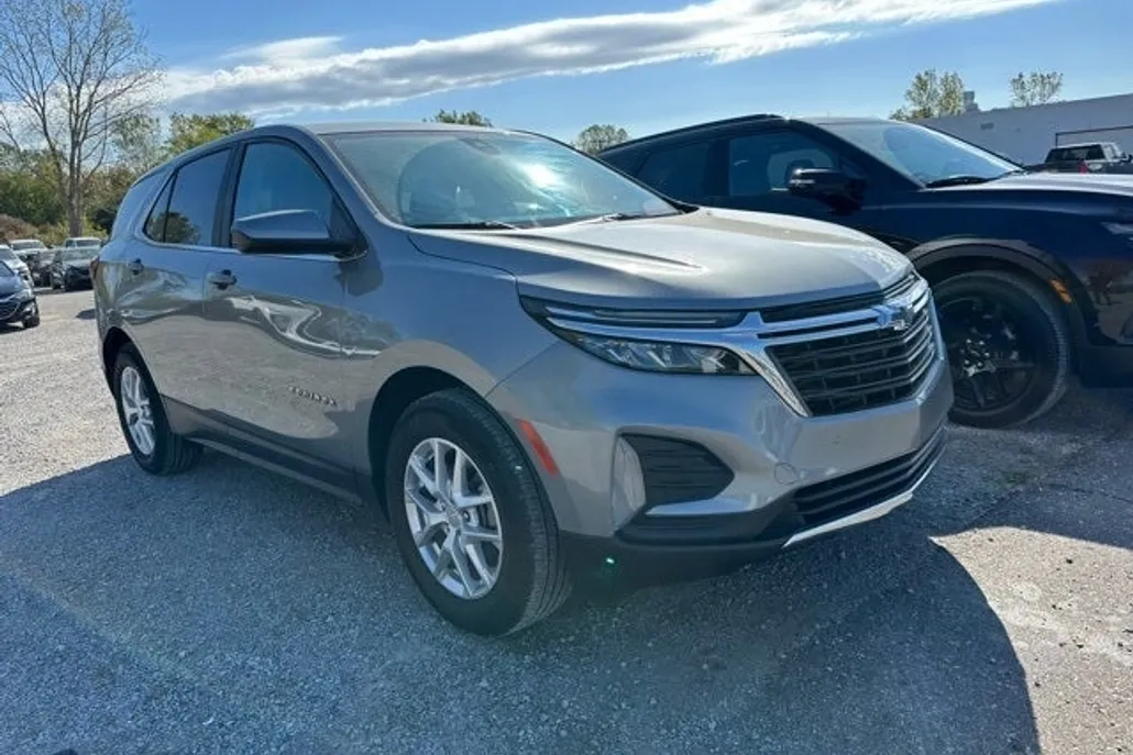 2024 Chevrolet Equinox LT photo 1