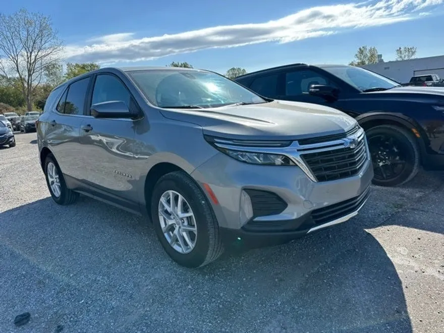 2024 Chevrolet Equinox LT photo 1