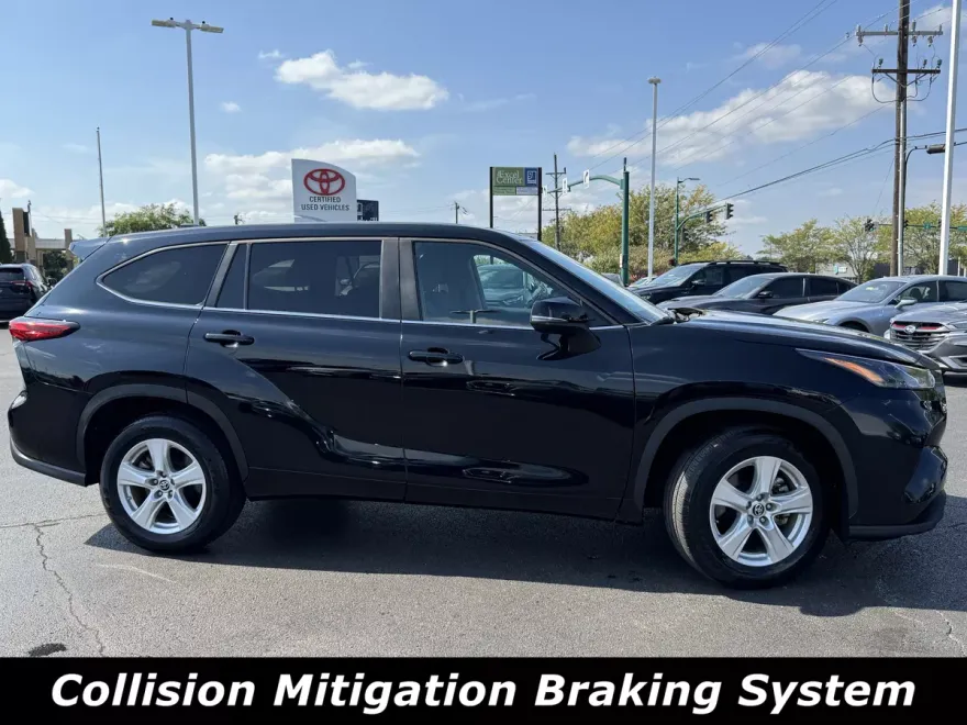 2023 Toyota Highlander Hybrid LE photo 1