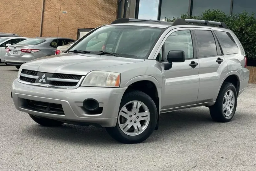 2008 Mitsubishi Endeavor LS photo 1