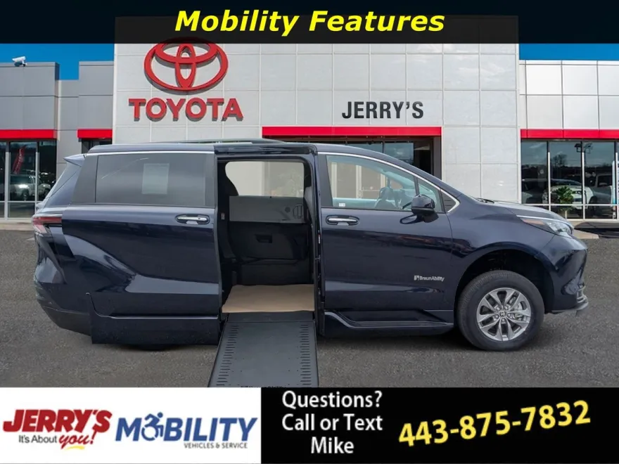 2025 Toyota Sienna XLE photo 1