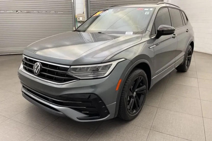 2024 Volkswagen Tiguan SE R-Line Black photo 1