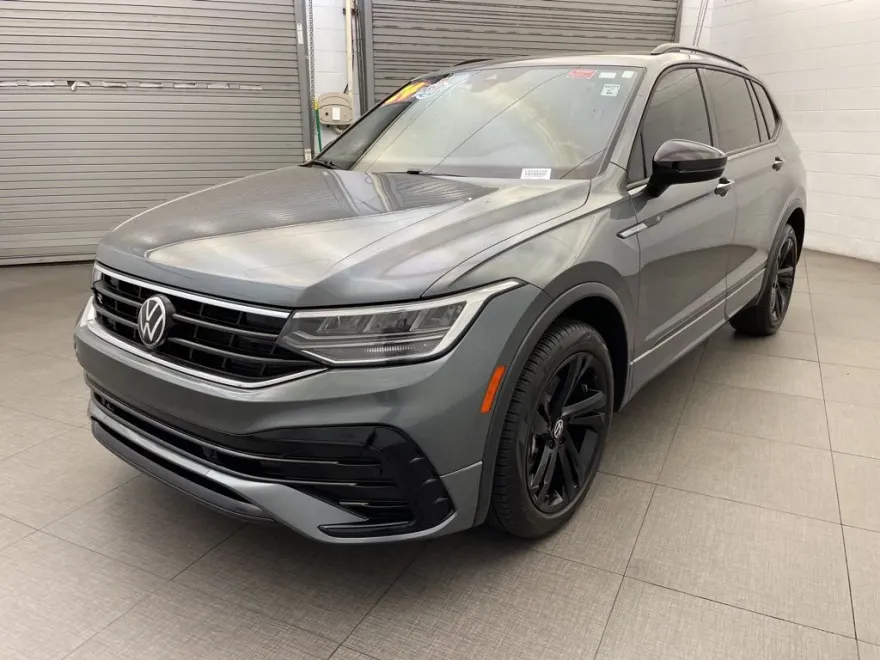 2024 Volkswagen Tiguan SE R-Line Black photo 1