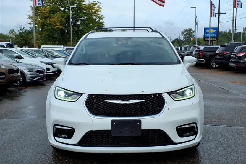 2021 Chrysler Pacifica Touring L photo 1