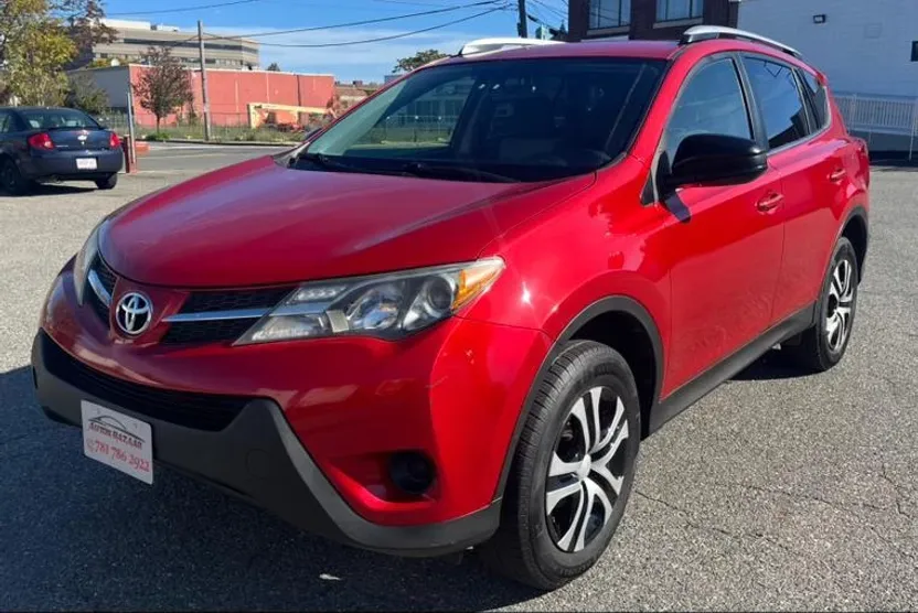 2015 Toyota RAV4 LE photo 1