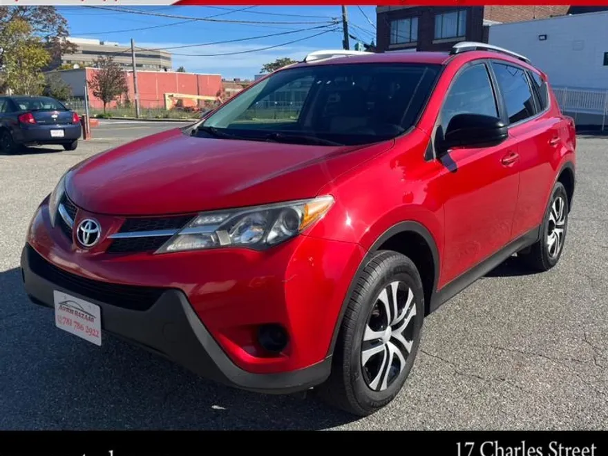 2015 Toyota RAV4 LE photo 1