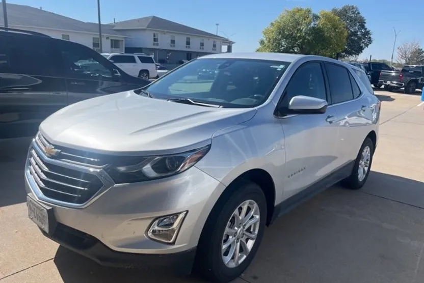 2020 Chevrolet Equinox LT photo 1