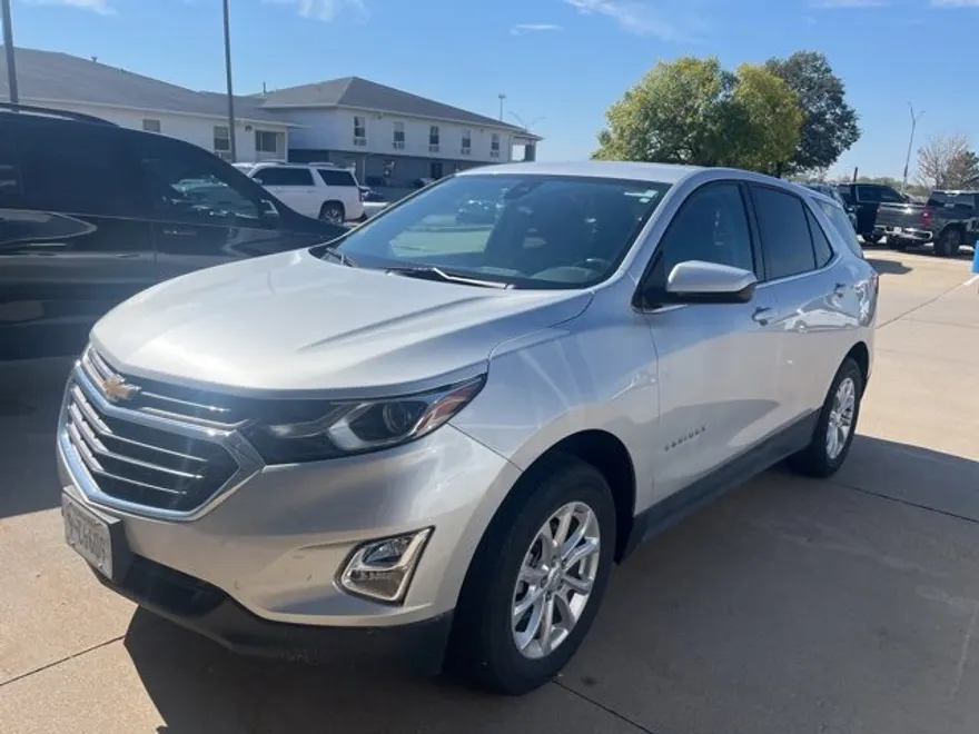 2020 Chevrolet Equinox LT photo 1