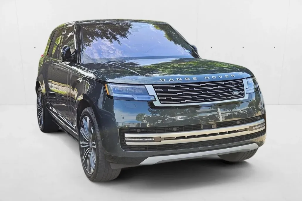 2023 Land Rover Range Rover SE photo 1