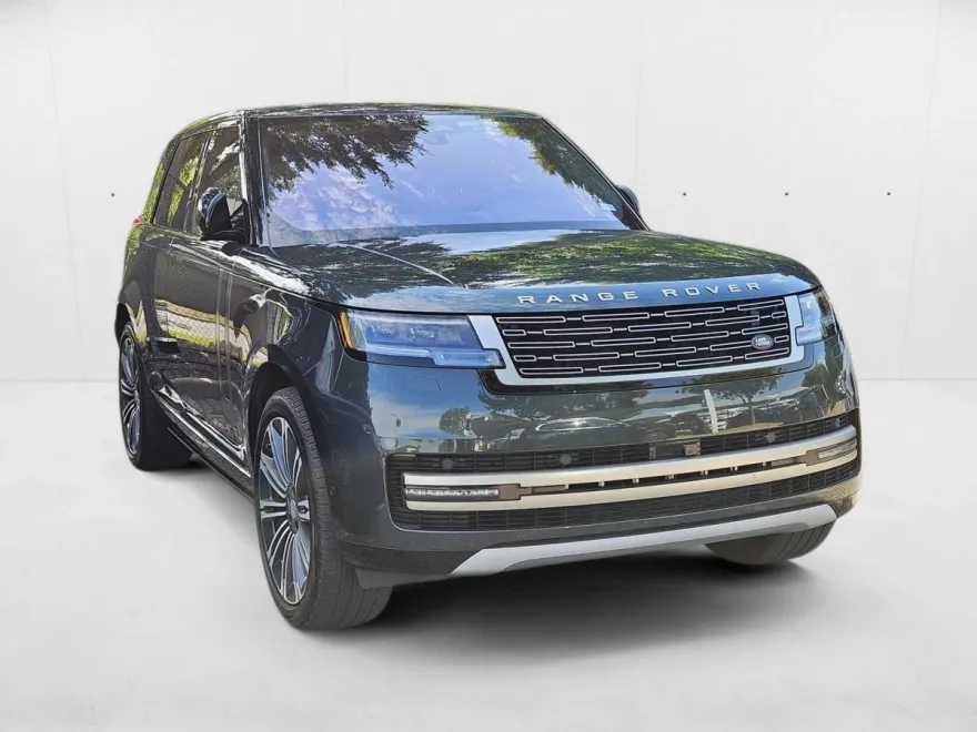 2023 Land Rover Range Rover SE photo 1
