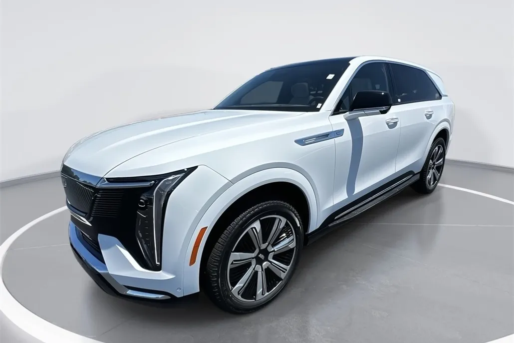 2025 Cadillac Escalade IQ Luxury photo 1