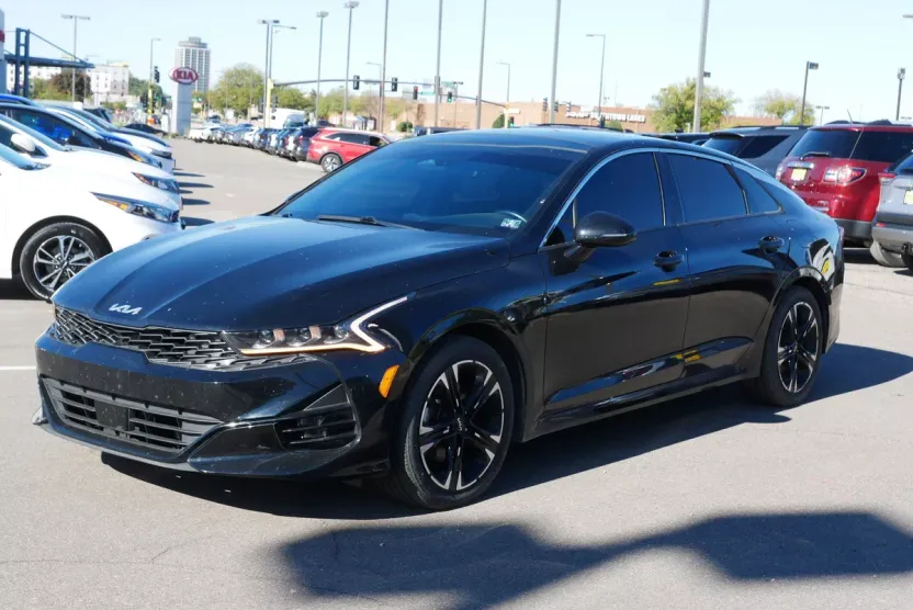 2024 Kia K5 GT-Line photo 1