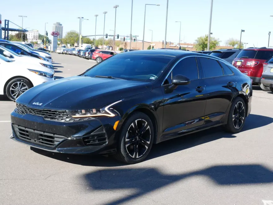 2024 Kia K5 GT-Line photo 1