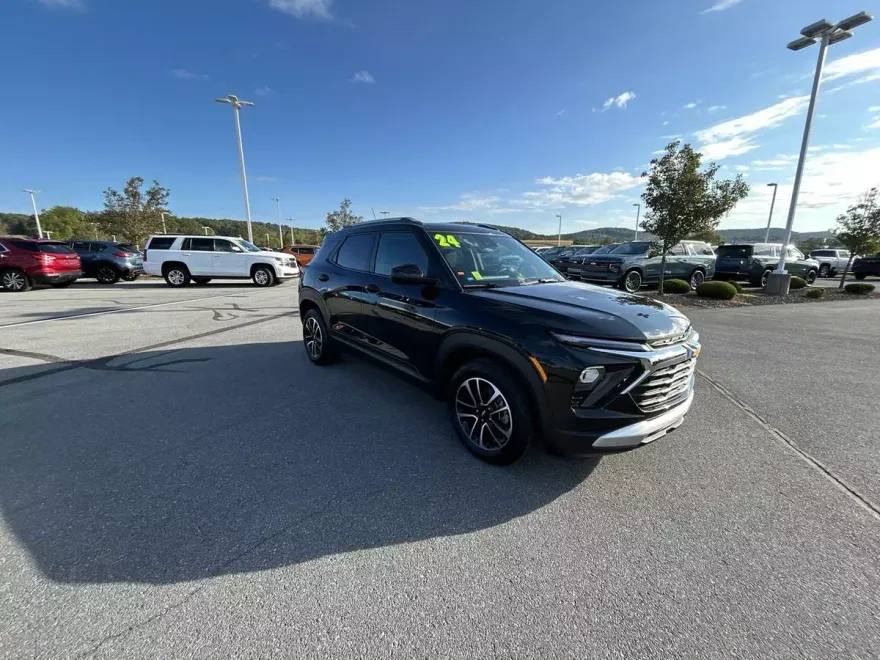 2024 Chevrolet Trailblazer LT photo 1