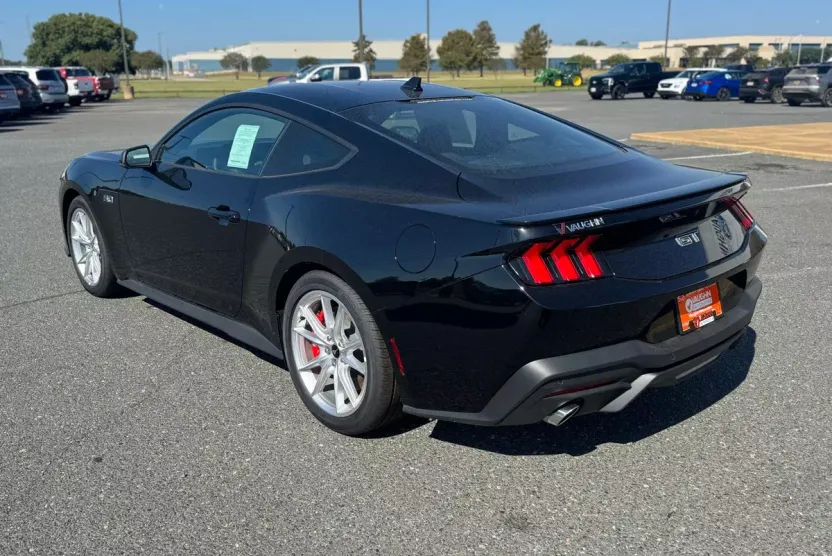 2025 Ford Mustang GT Premium photo 1