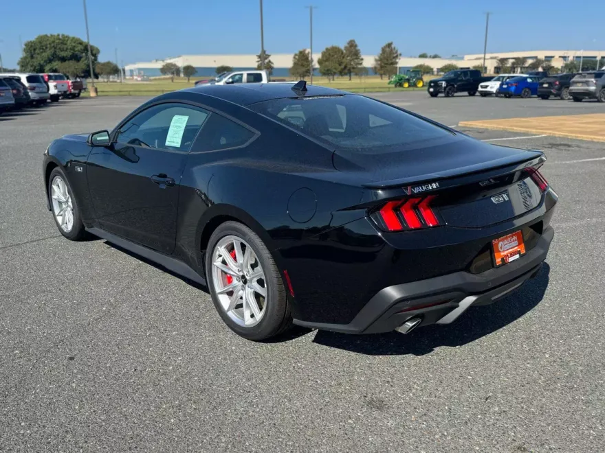 2025 Ford Mustang GT Premium photo 1