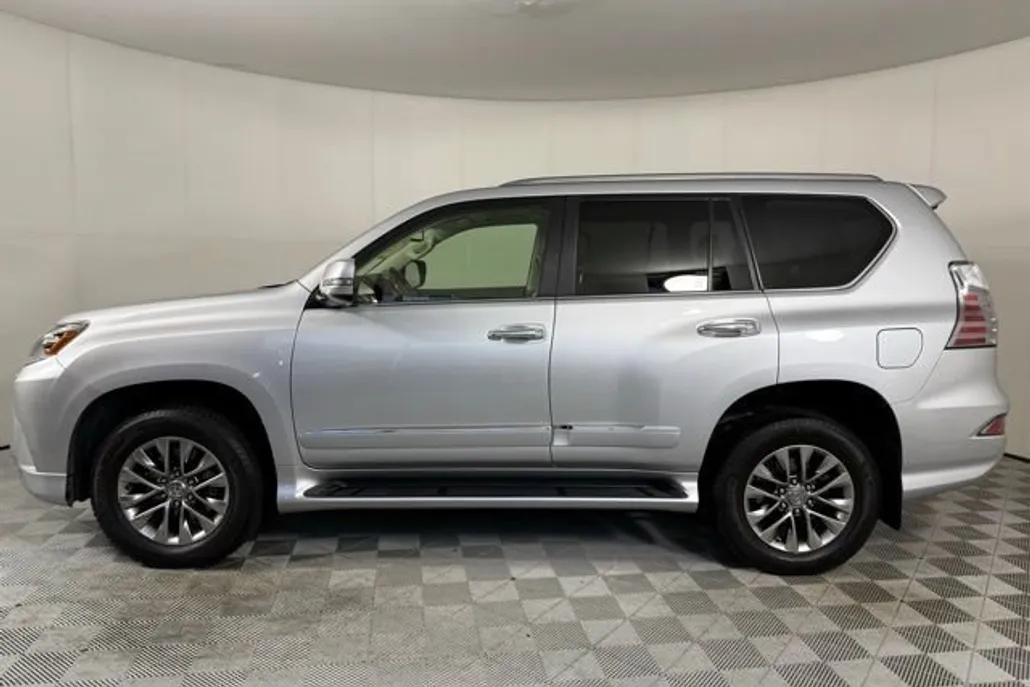 2017 Lexus GX 460 Luxury photo 1